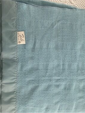 Vintage Faribo 100% Pure Wool Blanket Light Blue Satin Trim 78x86 NWOT USA